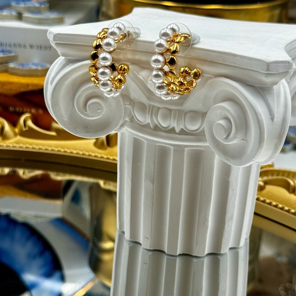 🆕 LELE SADOUGHI 🧿 NWOT Coquille Pearl Hoop Earrings - Pearl & Shell Detailing - Picture 12 of 16